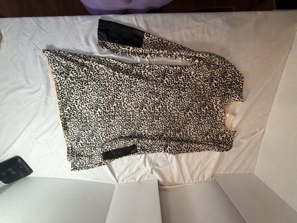 tyler böe Leopard Print Sweater Tunic Size M